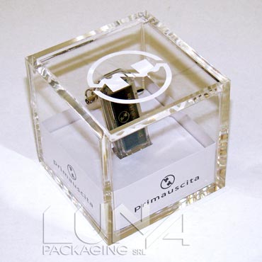 scatola in plexiglass per chiavetta personalizzata 8x8x8 cm