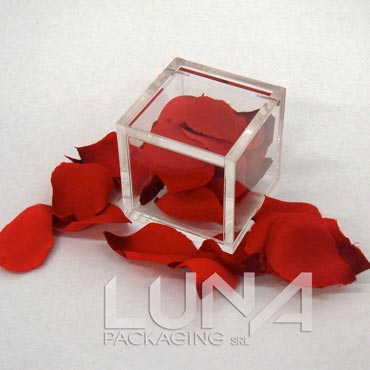 scatolina in plexiglass con petali 6x6x6 cm